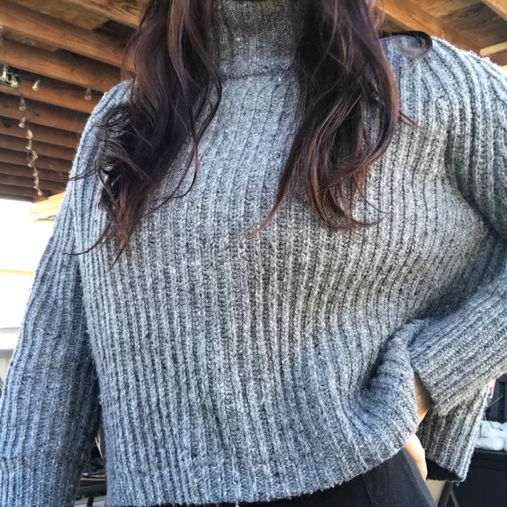 gray turtleneck cropped sweater